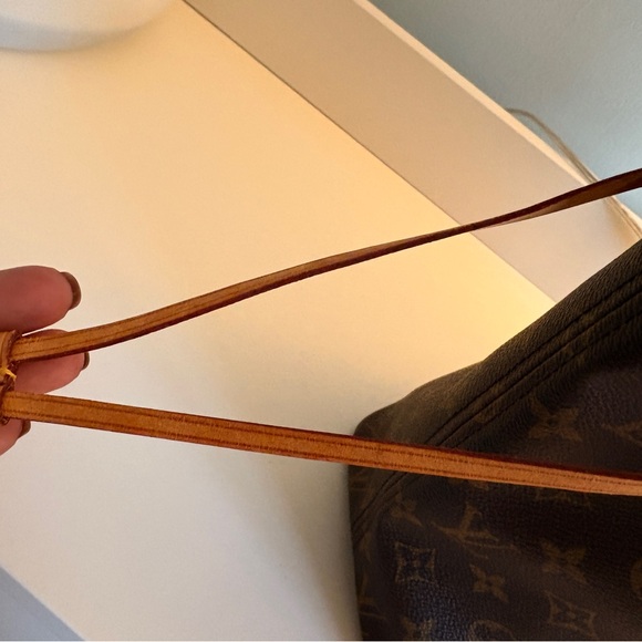 Louis Vuitton MM Neverfull - Picture 3 of 9